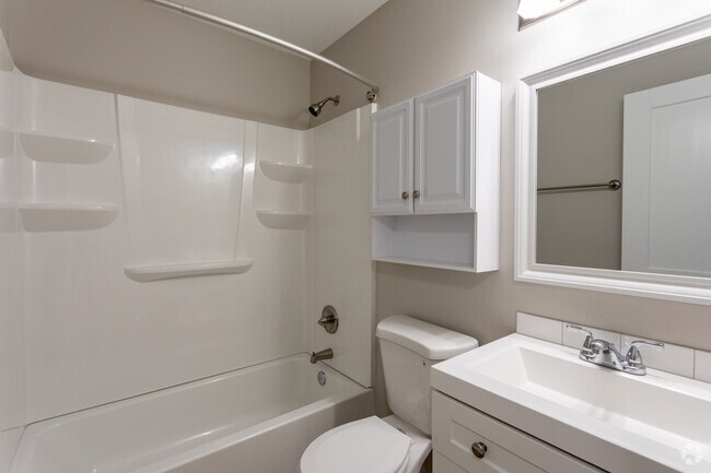 1BR, 1BA - 784 SF - Highpointe Apartments