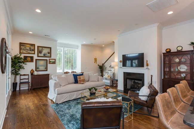 Photo - 814 Smiley St Unit ID1312372P