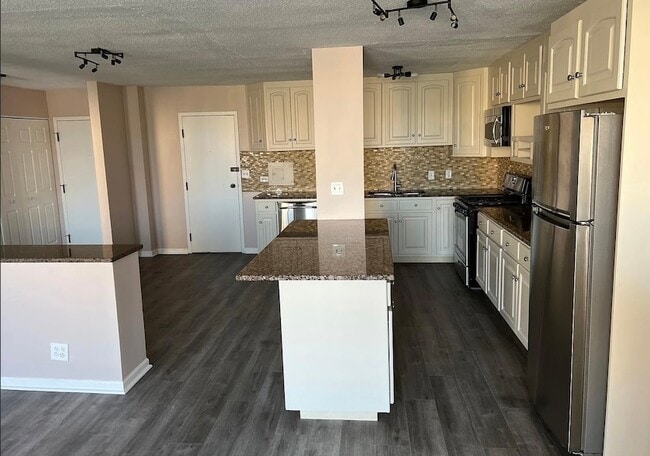 Photo - 2211 S Stewart Ave Unit 3B