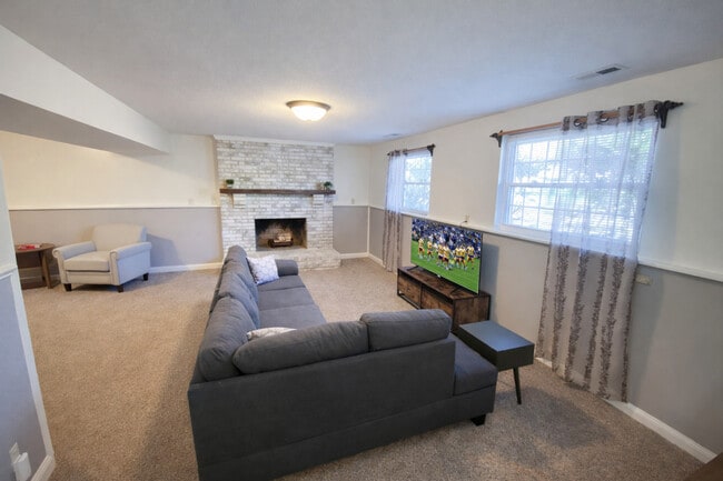 Photo - 11423-11425 5 Cedars Rd Unit SI ID1293781P