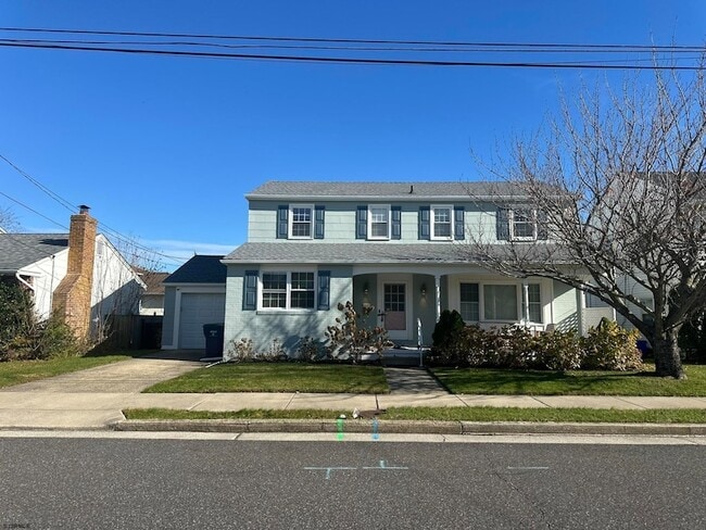 Building Photo - 611 N Delavan Ave