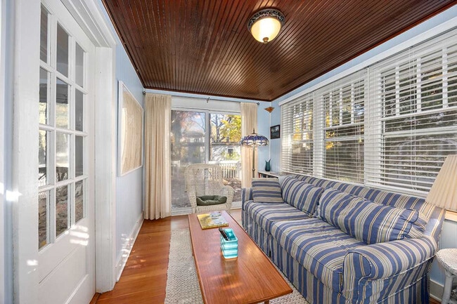 Building Photo - 630 Pleasant St Unit ID1317409P