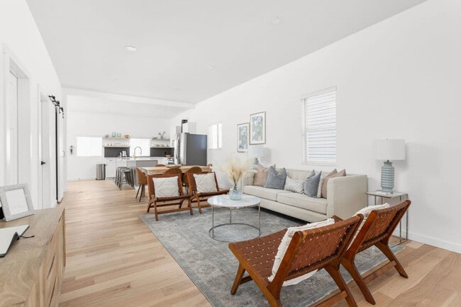 Building Photo - 305 Parkway Ave Unit ID1303766P