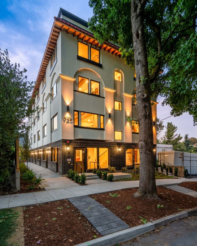 Photo - 925 NE 23rd Ave Unit ID1309836P