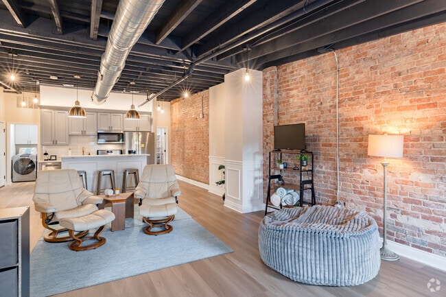 1BR, 1BA - 920SF, Living Room - 6 N Washington St