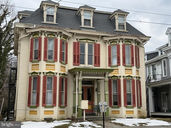 Building Photo - 232 W Main St Unit 6