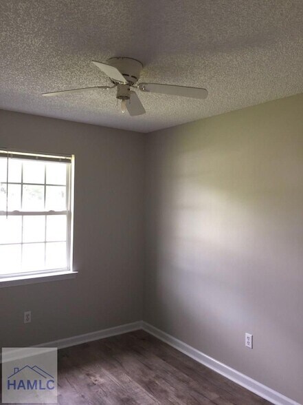 Photo - 936 Poppleton Dr