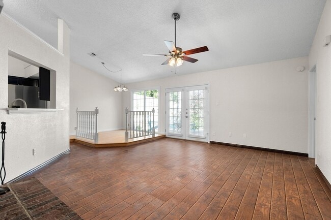 Photo - 1425 Thistlewood Ln