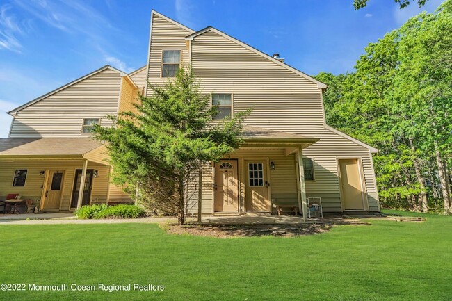 Building Photo - 134 Whispering Oaks Way Unit 134