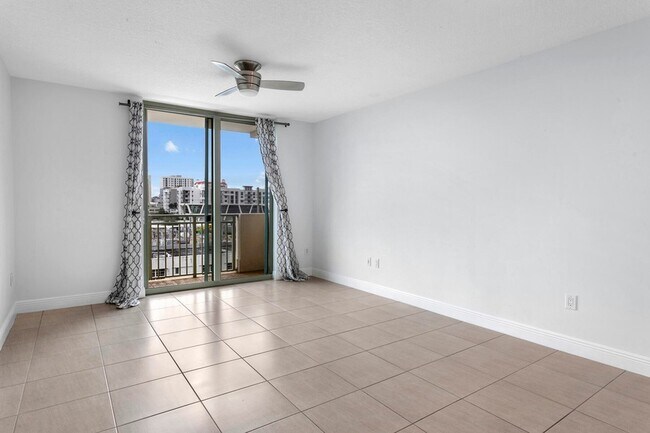Photo - 610 Clematis St Unit 418