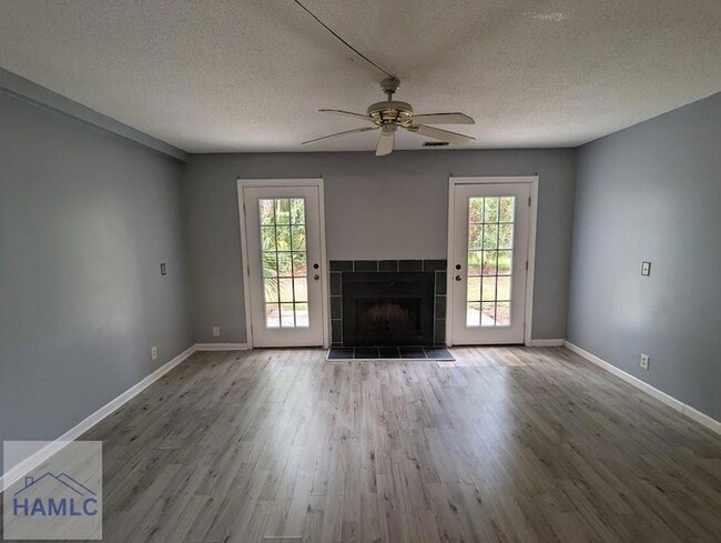 Photo - 727 S Main St