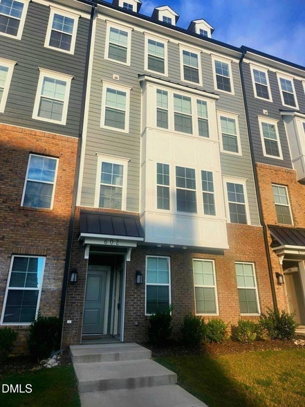 Photo - 602 Mkt Grv Dr