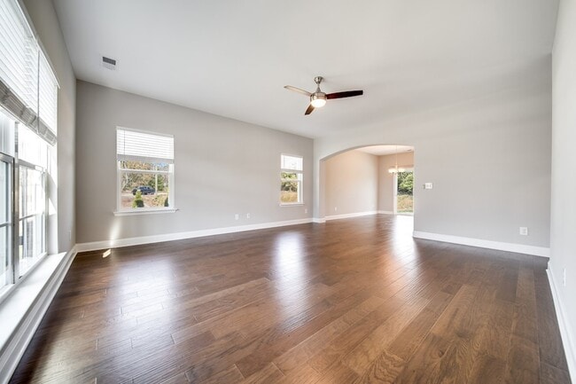 Photo - 1398 Wentworth Dr
