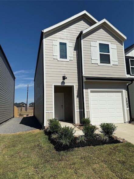 Photo - 1002 Moon Drop Ln