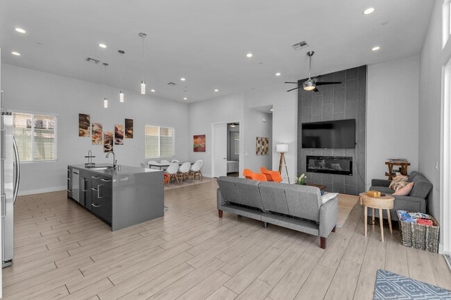 Building Photo - 51855 Avenida Juarez