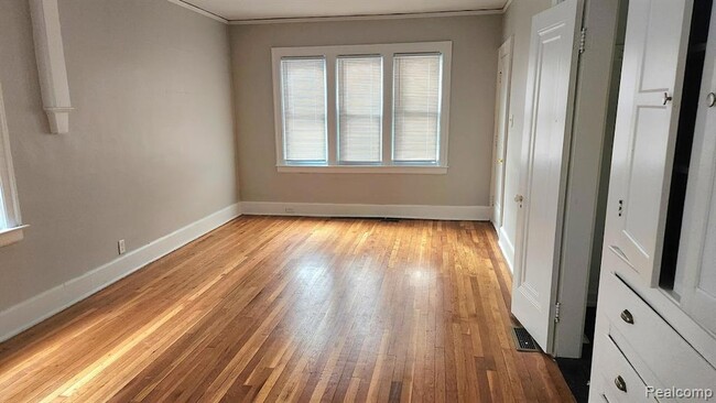 Photo - 864 Nottingham Rd