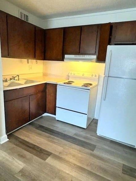 Building Photo - 19 Chestnut Ave SE Unit 17