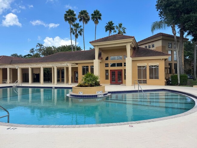 Building Photo - 4807 Via Palm Lakes Unit 1521