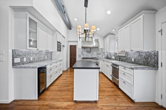 Photo - 1526 Adkins Rd