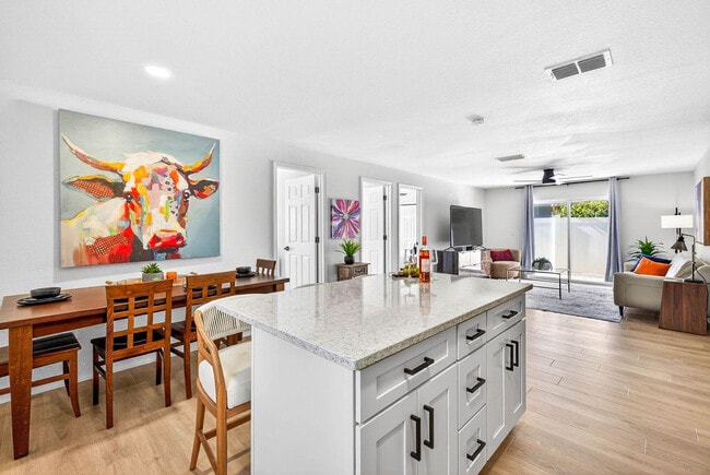 Photo - 310 W Warren Ave Unit ID1372309P