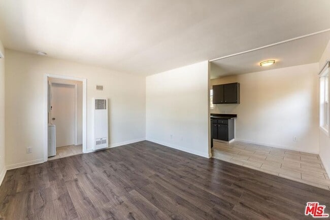 Photo - 10708 1/2 Moorpark Street Unit