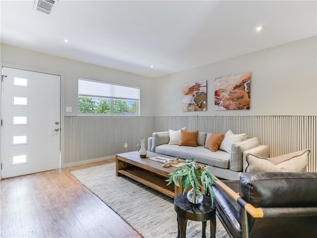 Photo - 5213 Gladstone Dr