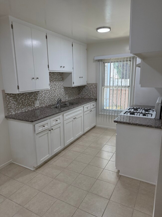 Building Photo - 622 Myrtle Ave