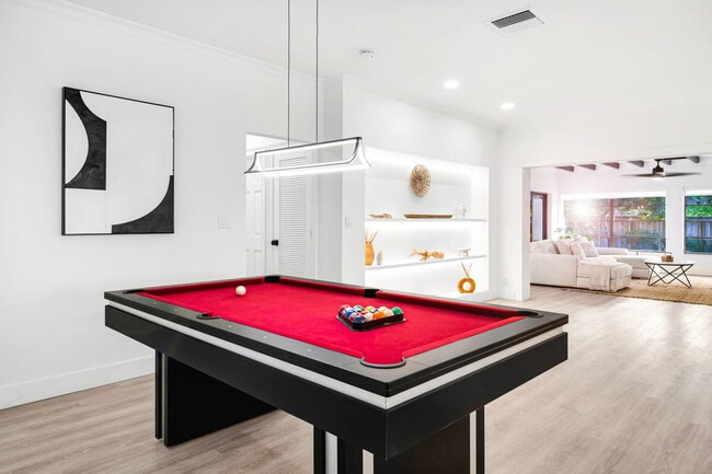 Building Photo - 704 NE 2nd St Unit ID1372332P