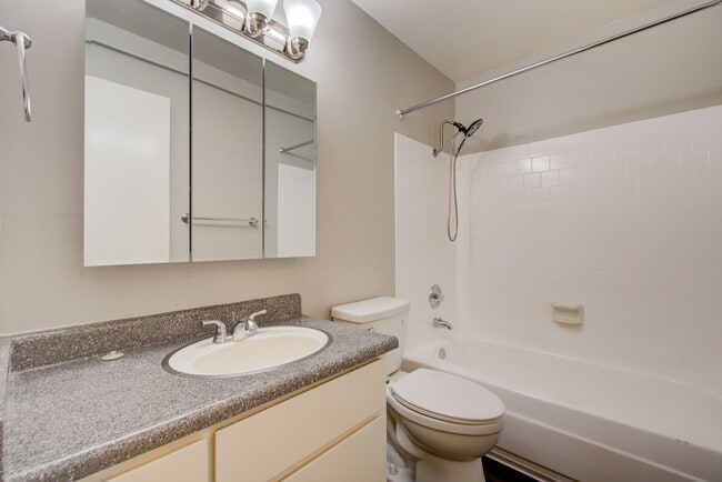 Photo - The Elms Apartments