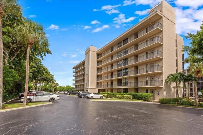 Building Photo - 21 Royal Palm Way Unit 1050