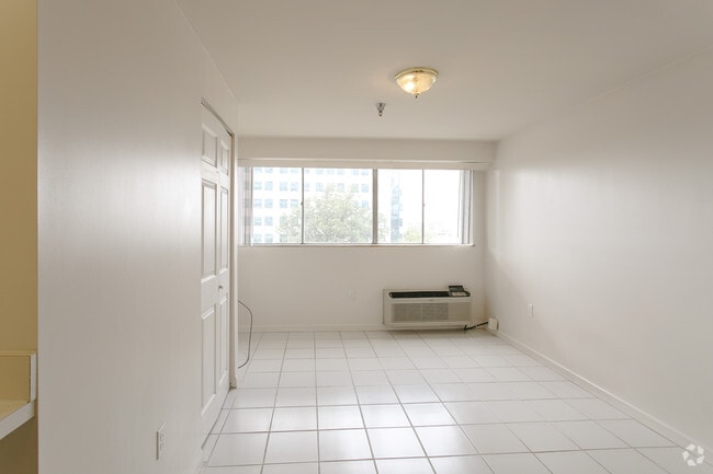 Photo - Capitol Towers