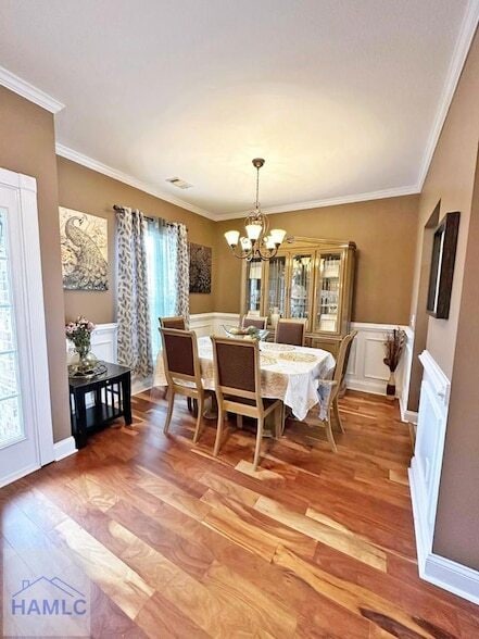 Photo - 1102 Sara Ln