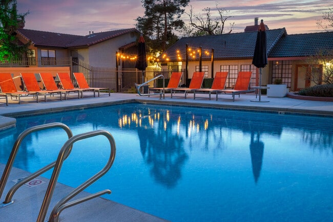 Building Photo - Overlook