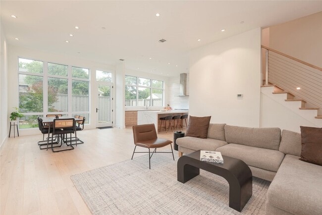 Photo - 610 N Oak Cliff Blvd Unit 103