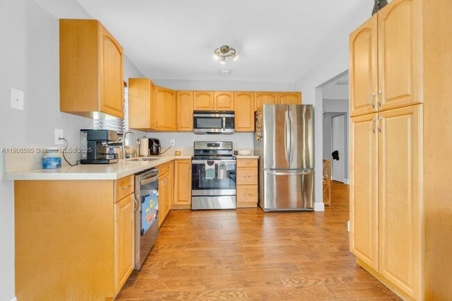 Photo - 1499 Yellowthroat St