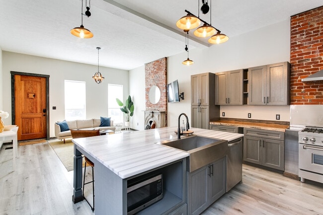 Photo - 725 E Breckinridge St Unit ID1028894P