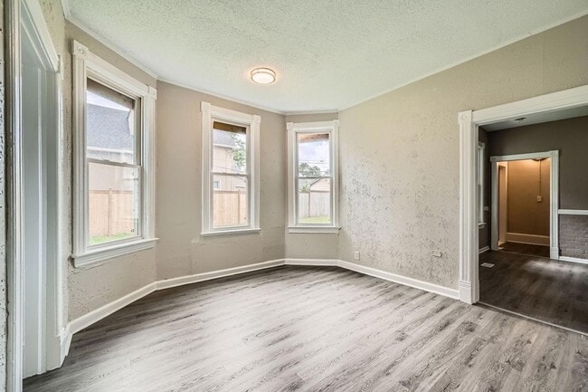 Photo - 911 Sims Ave