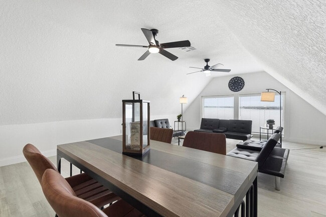 Photo - 1932 Lake St Unit ID1094234P