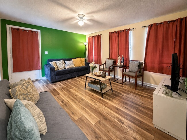 Building Photo - 2300 N Patterson St Unit SI FL2-ID1628675P