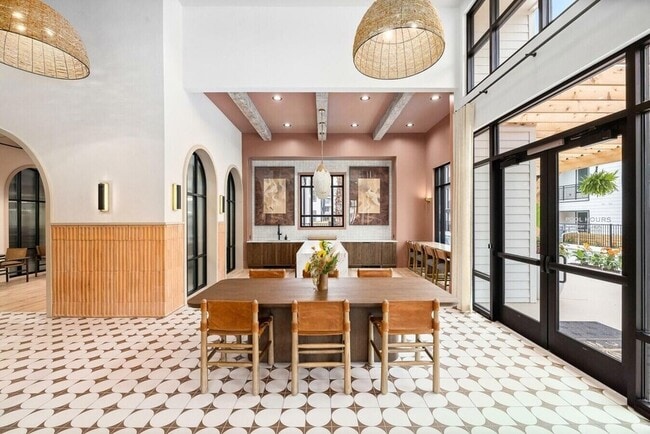 Photo - 3812 W Montague Ave