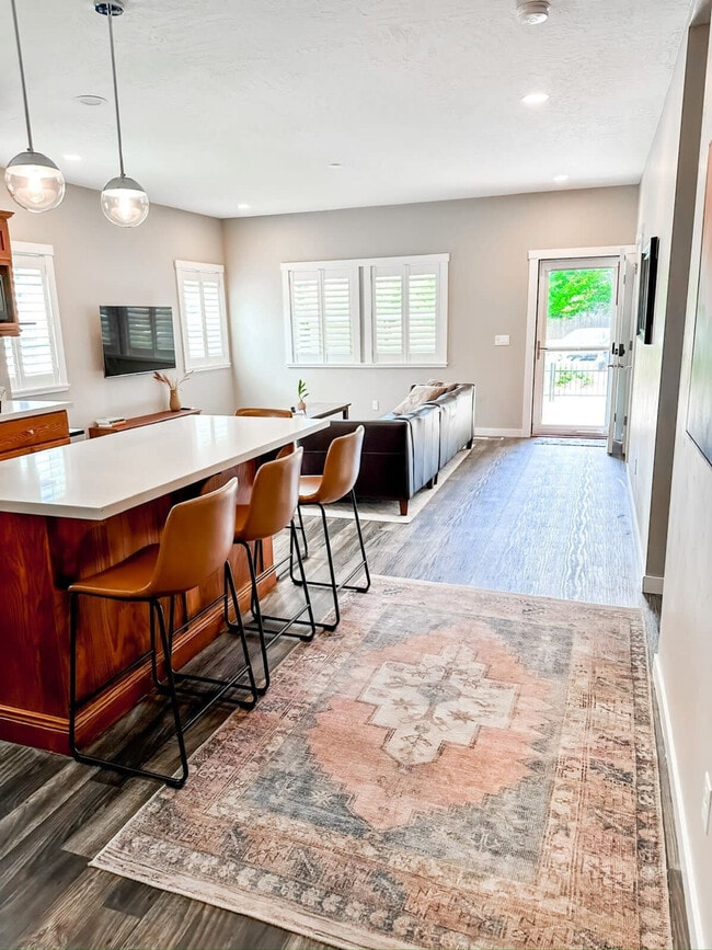 Building Photo - 1800 W Idaho St Unit ID1324057P