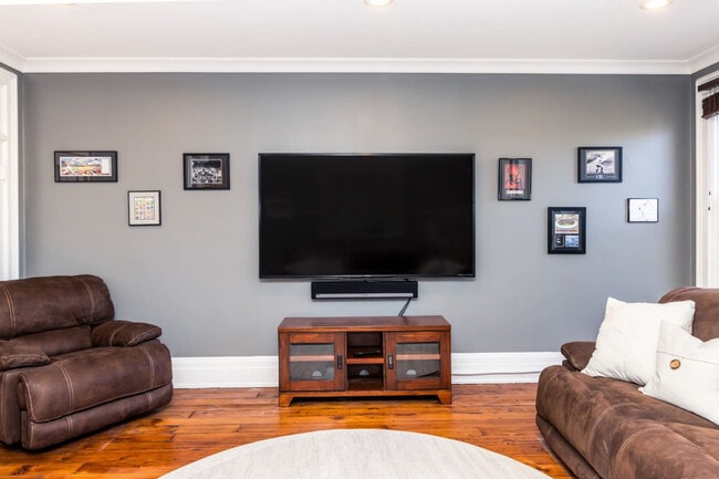 Photo - 215 W 9th St Unit ID1056144P