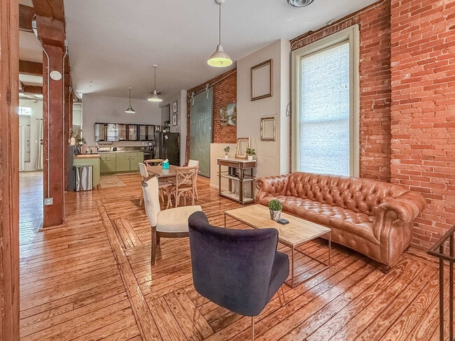 Building Photo - 1668 E 40th St Unit SI FL3-ID1593940P