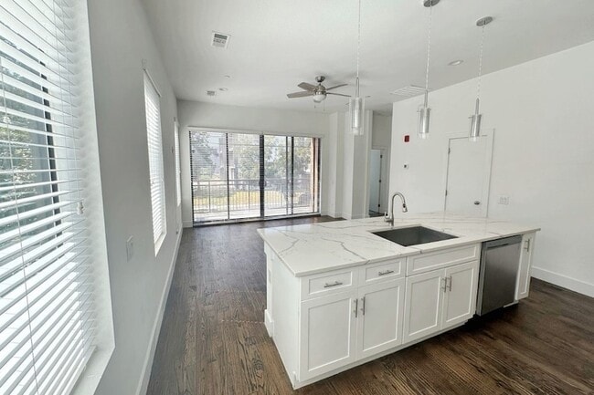 Photo - 1931 N Prairie Ave