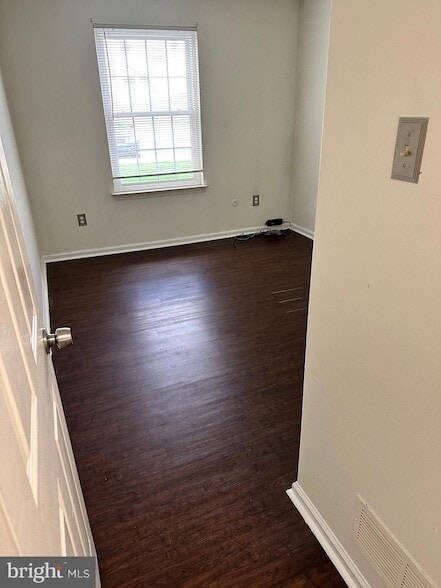 Photo - 601 Ferris Ln