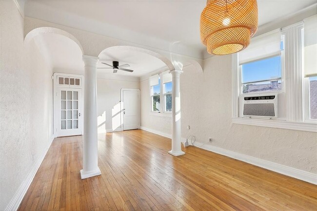 Photo - 918 N Hennessey St