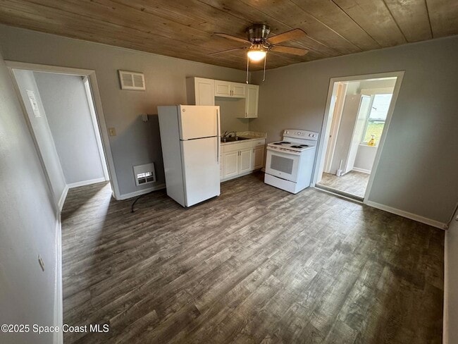 Photo - 2095 Pineapple Ave Unit 1