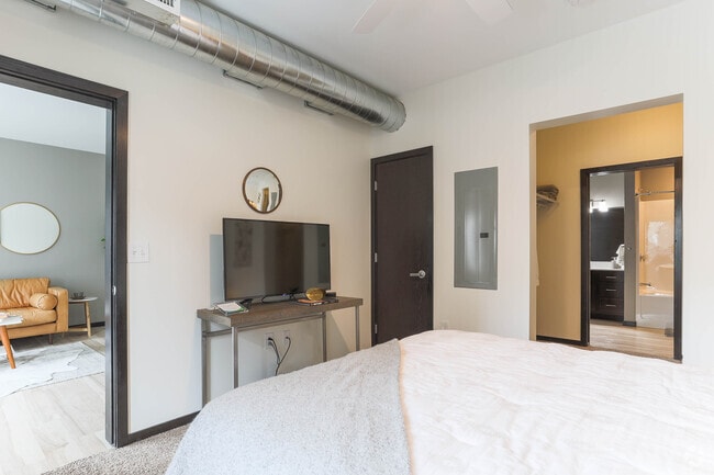 1BR, 1BA - City Scape 1B - The Capitol District Apartments