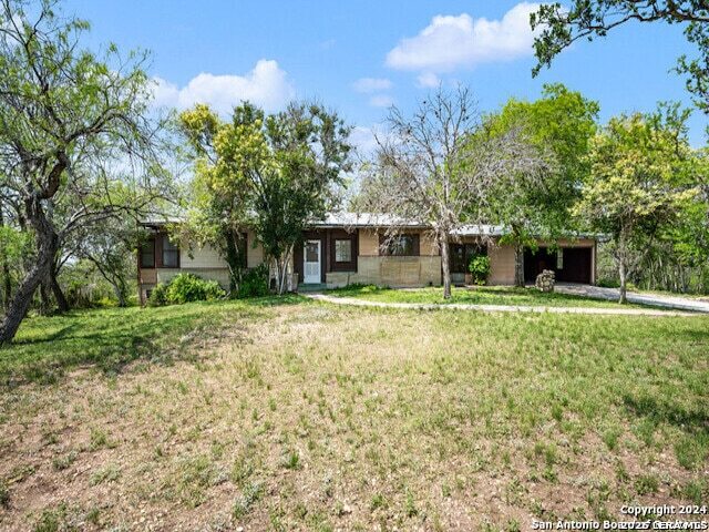 Photo - 932 Toepperwein Rd