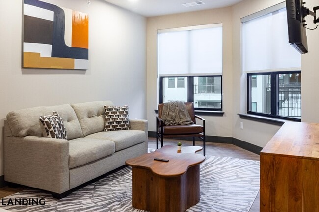 Building Photo - 415 E 2nd St S Unit 1120